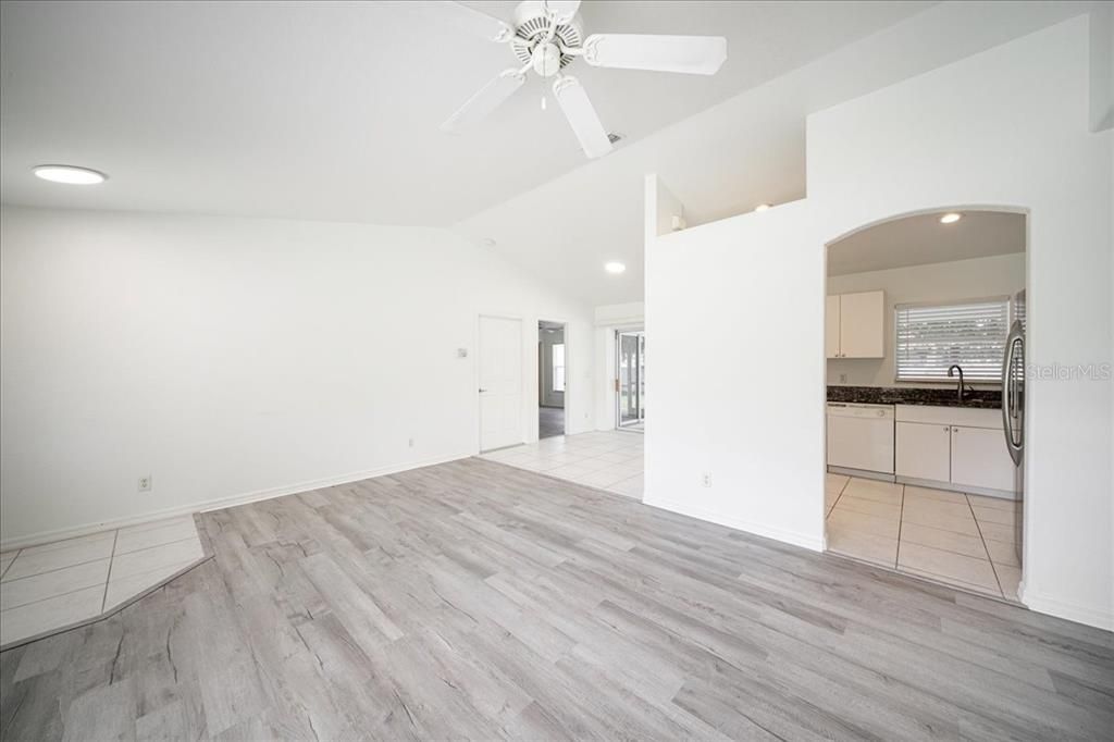 For Sale: $275,000 (3 beds, 2 baths, 1285 Square Feet)