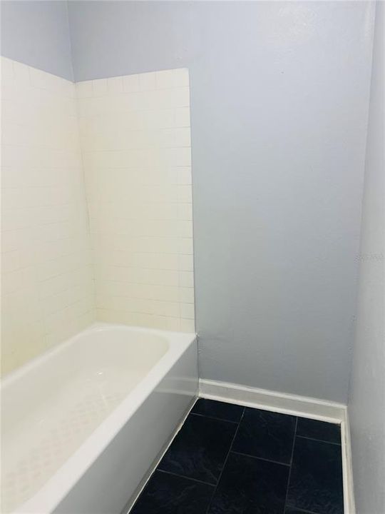 В аренду: $1,300 (2 спален, 1 ванн, 830 Квадратных фут)
