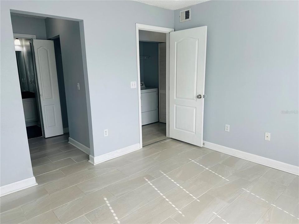 В аренду: $1,300 (2 спален, 1 ванн, 830 Квадратных фут)