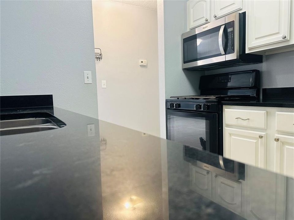 В аренду: $1,300 (2 спален, 1 ванн, 830 Квадратных фут)