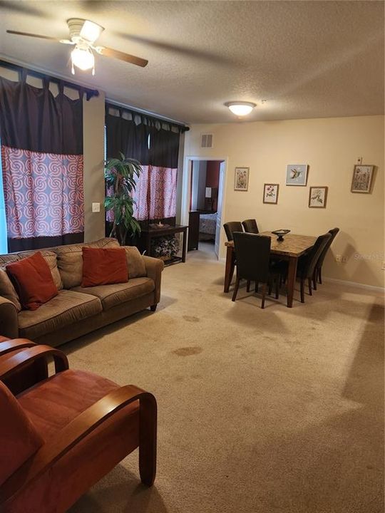For Sale: $275,000 (3 beds, 2 baths, 1394 Square Feet)