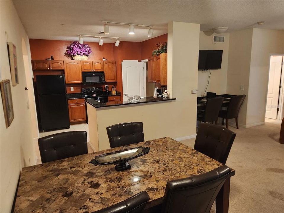 For Sale: $275,000 (3 beds, 2 baths, 1394 Square Feet)