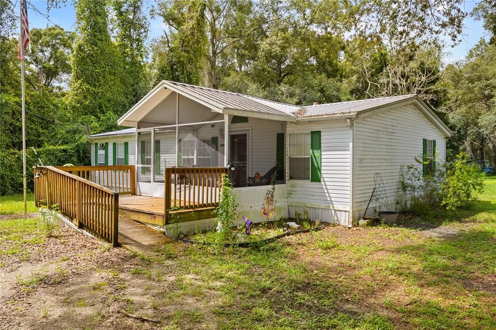 For Sale: $159,999 (3 beds, 2 baths, 1296 Square Feet)