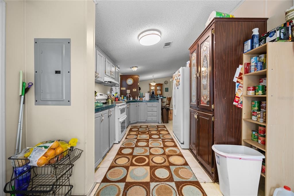 For Sale: $159,999 (3 beds, 2 baths, 1296 Square Feet)