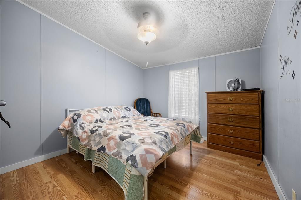 For Sale: $159,999 (3 beds, 2 baths, 1296 Square Feet)