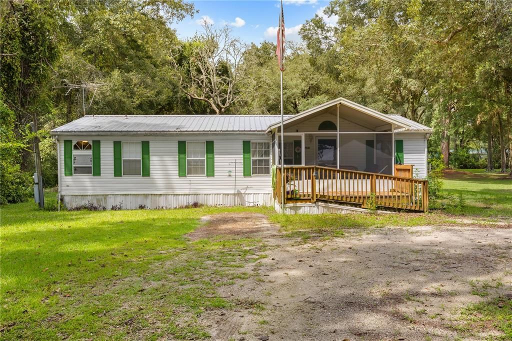 For Sale: $159,999 (3 beds, 2 baths, 1296 Square Feet)