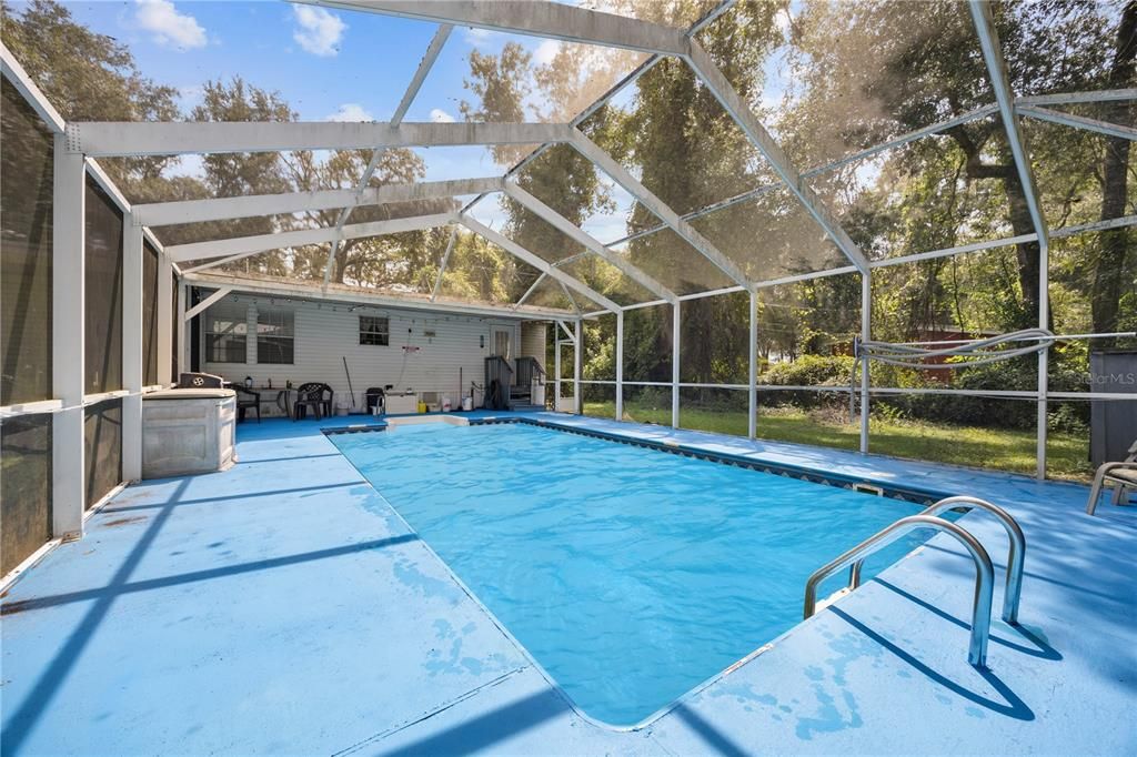 For Sale: $159,999 (3 beds, 2 baths, 1296 Square Feet)