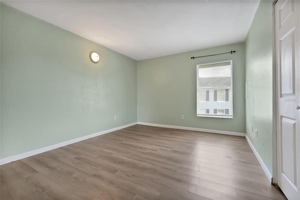 For Sale: $125,000 (2 beds, 2 baths, 944 Square Feet)