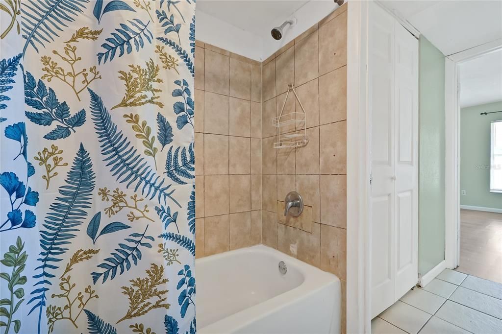 For Sale: $125,000 (2 beds, 2 baths, 944 Square Feet)