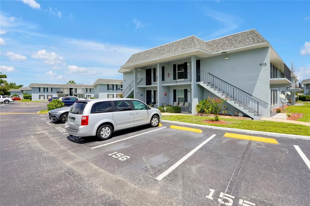 For Sale: $125,000 (2 beds, 2 baths, 944 Square Feet)