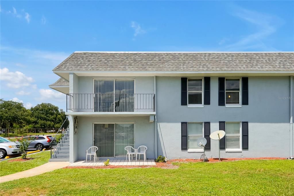 For Sale: $125,000 (2 beds, 2 baths, 944 Square Feet)