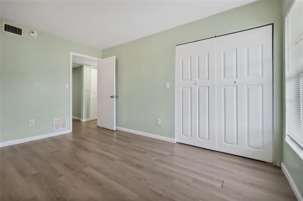 For Sale: $125,000 (2 beds, 2 baths, 944 Square Feet)