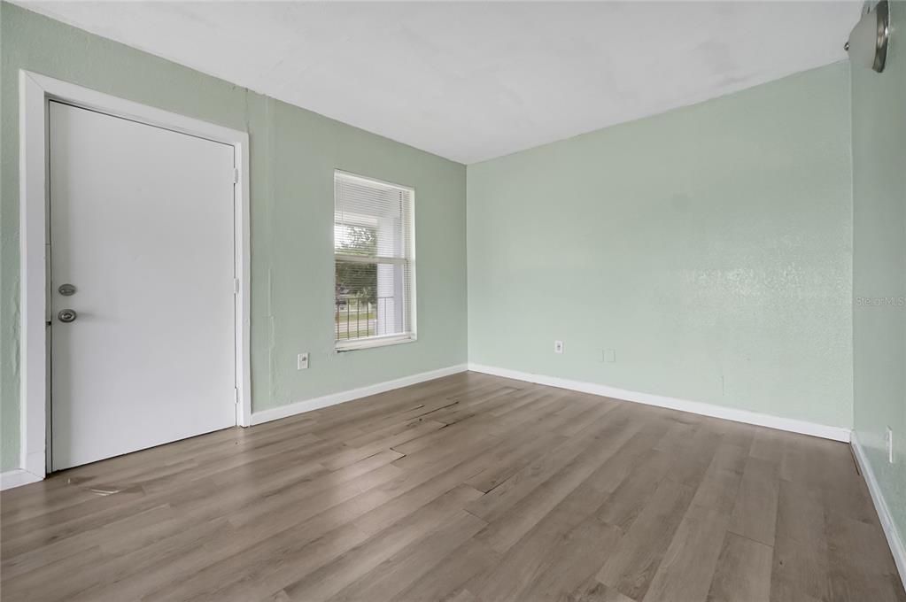 For Sale: $125,000 (2 beds, 2 baths, 944 Square Feet)