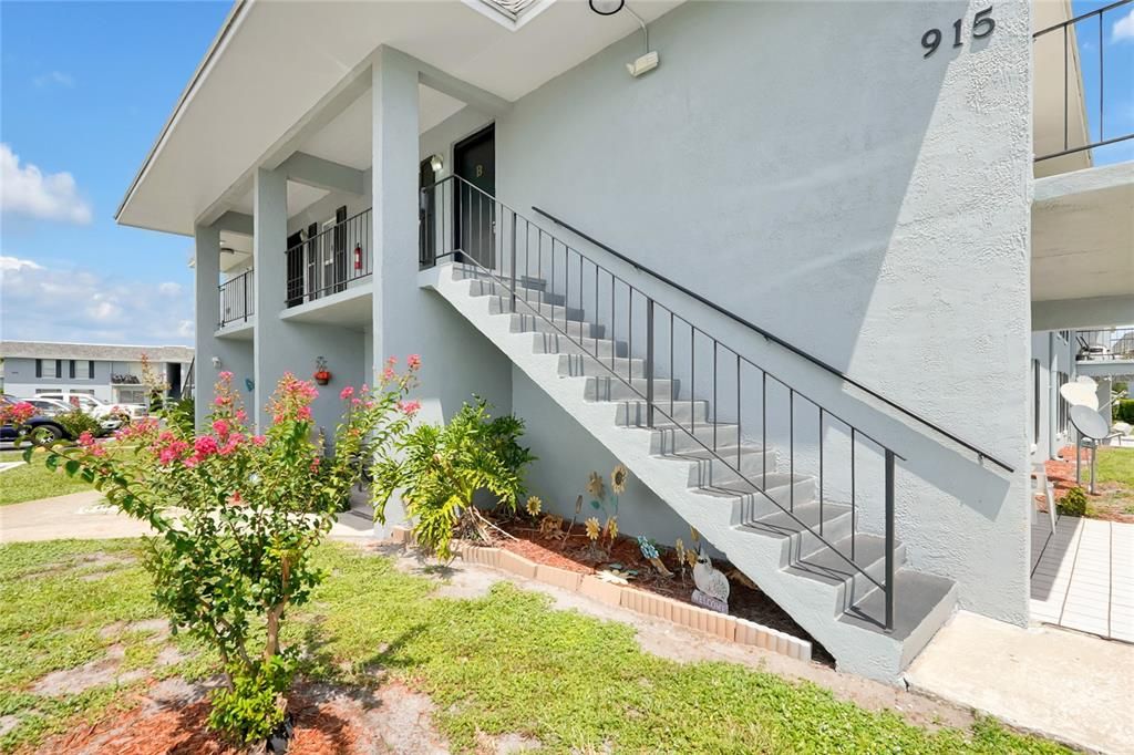 For Sale: $125,000 (2 beds, 2 baths, 944 Square Feet)