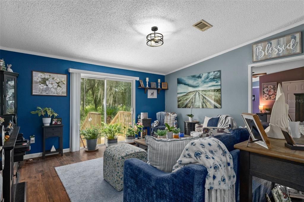 For Sale: $249,000 (3 beds, 2 baths, 1452 Square Feet)