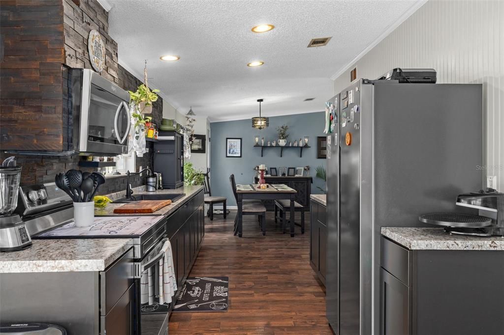 For Sale: $249,000 (3 beds, 2 baths, 1452 Square Feet)