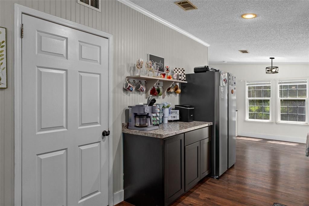 For Sale: $249,000 (3 beds, 2 baths, 1452 Square Feet)