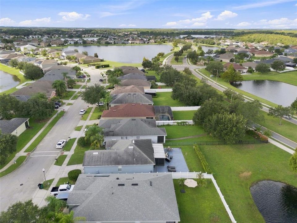На продажу: $399,999 (3 спален, 2 ванн, 1372 Квадратных фут)