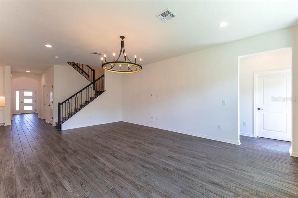 For Sale: $820,000 (5 beds, 5 baths, 3775 Square Feet)