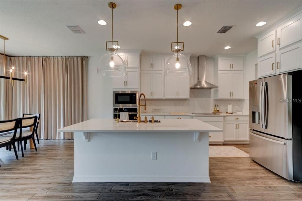 For Sale: $820,000 (5 beds, 5 baths, 3775 Square Feet)
