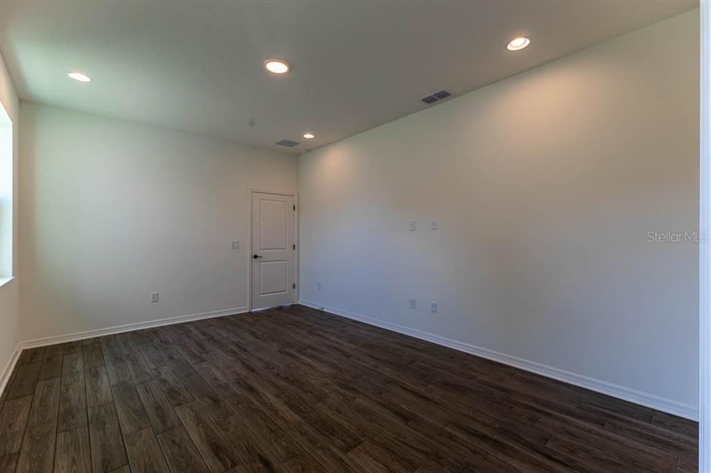 For Sale: $820,000 (5 beds, 5 baths, 3775 Square Feet)