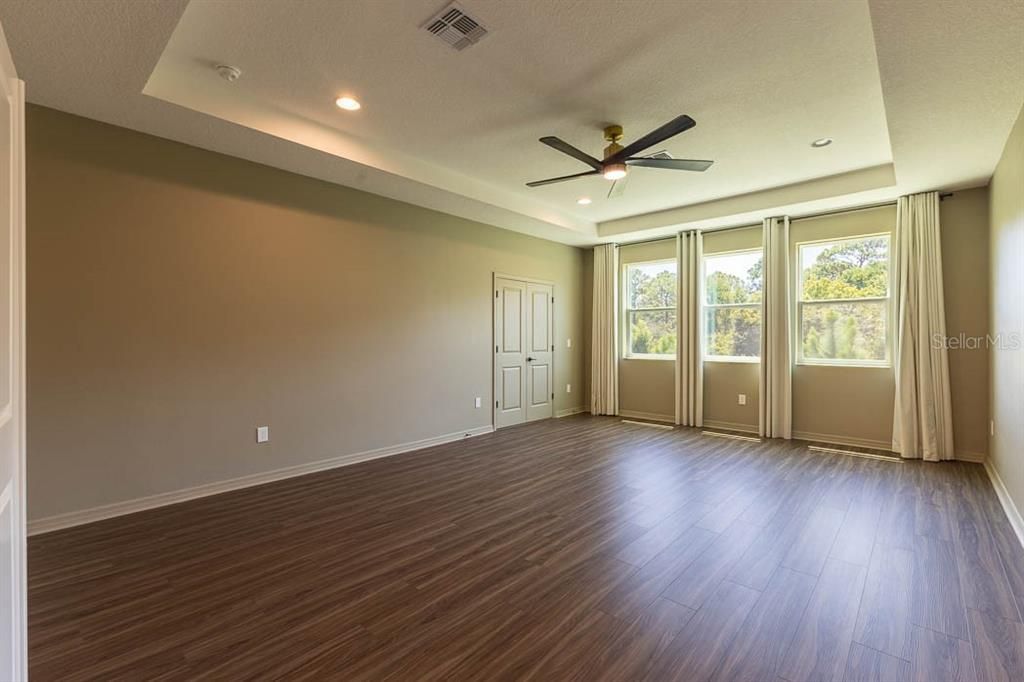 For Sale: $820,000 (5 beds, 5 baths, 3775 Square Feet)