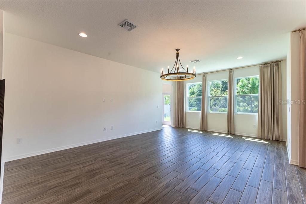 For Sale: $820,000 (5 beds, 5 baths, 3775 Square Feet)