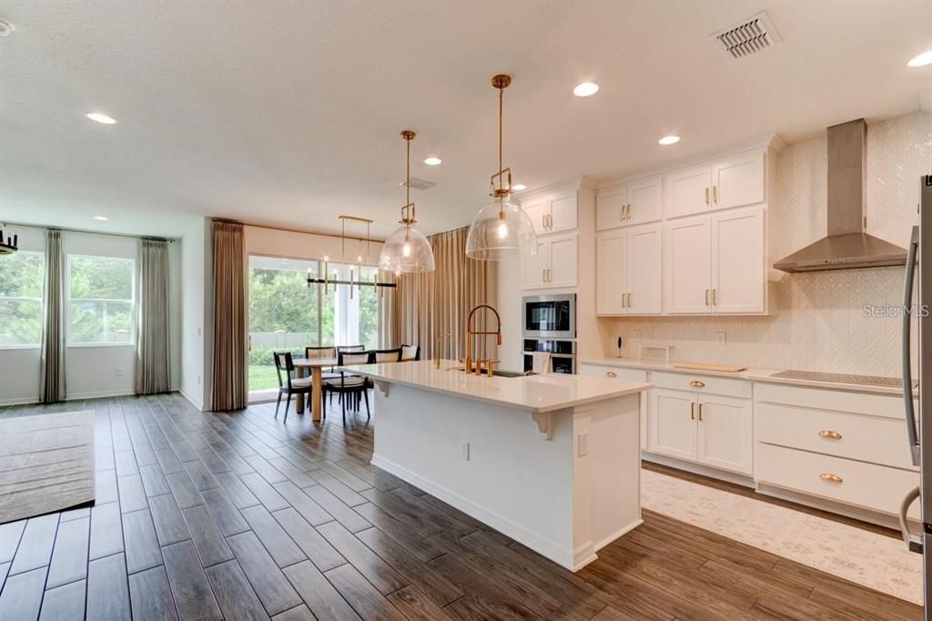 For Sale: $820,000 (5 beds, 5 baths, 3775 Square Feet)