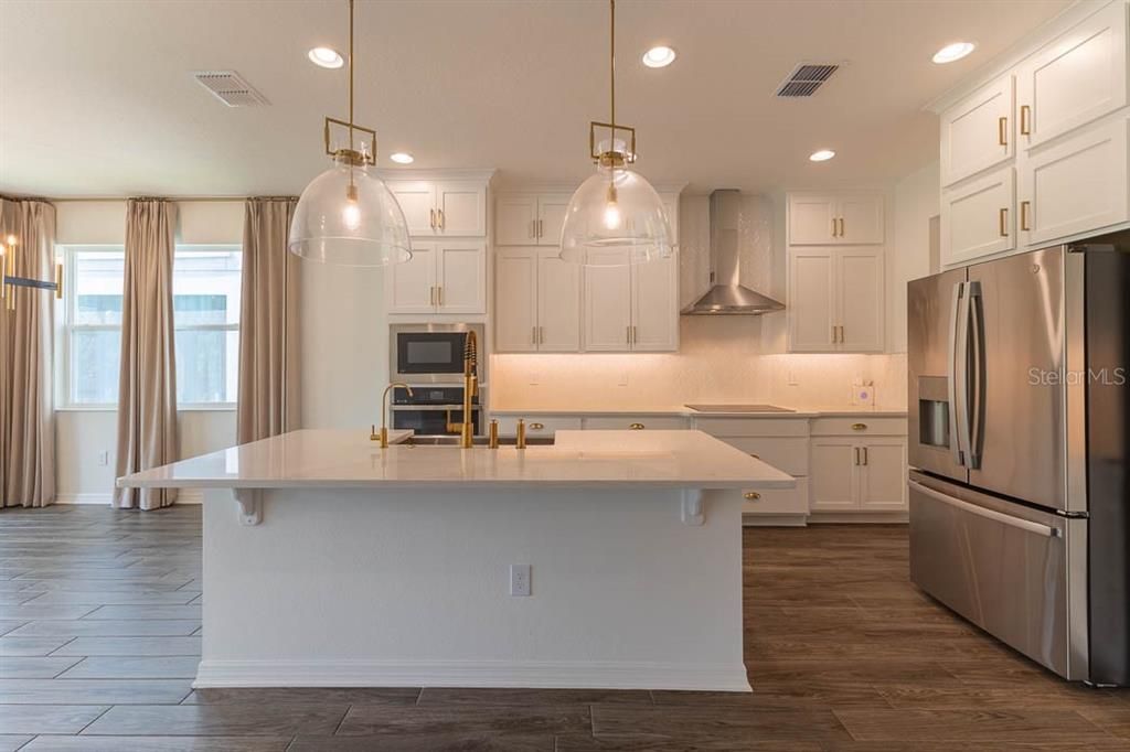 For Sale: $820,000 (5 beds, 5 baths, 3775 Square Feet)