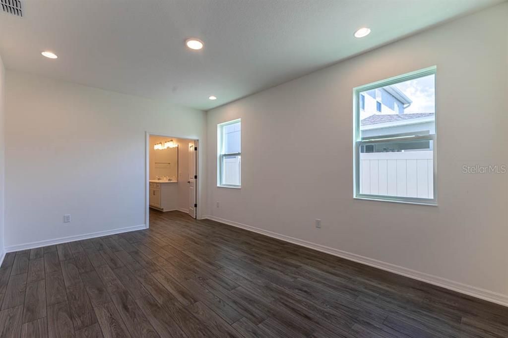 For Sale: $820,000 (5 beds, 5 baths, 3775 Square Feet)
