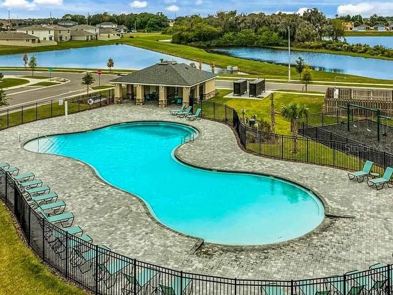 For Sale: $409,900 (4 beds, 2 baths, 2328 Square Feet)