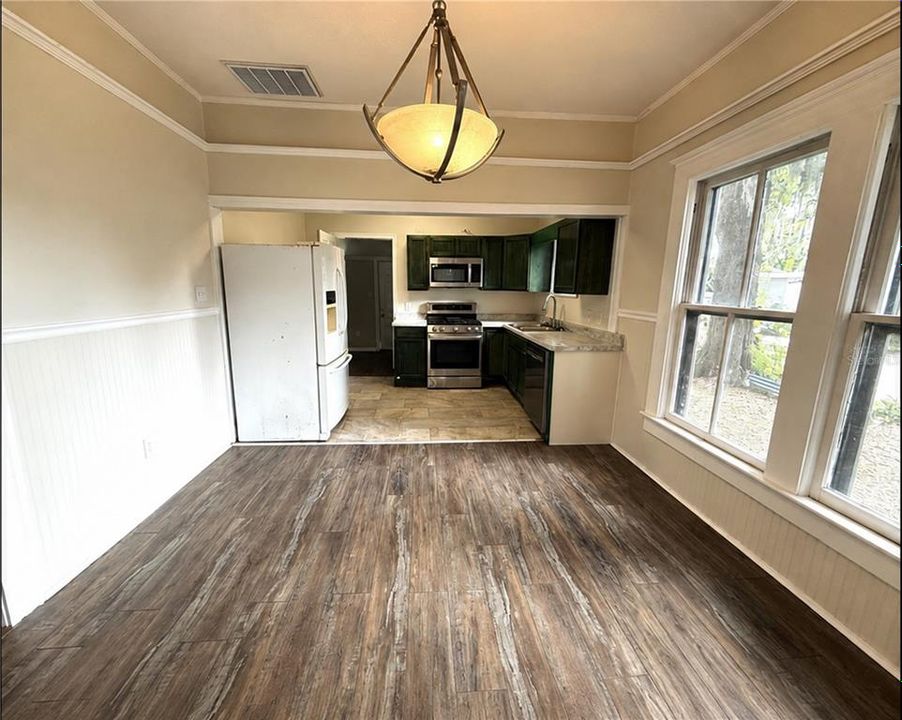 For Sale: $199,900 (3 beds, 1 baths, 880 Square Feet)