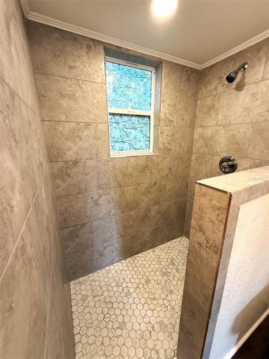 For Sale: $199,900 (3 beds, 1 baths, 880 Square Feet)