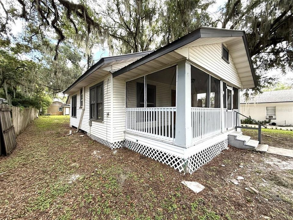 For Sale: $199,900 (3 beds, 1 baths, 880 Square Feet)