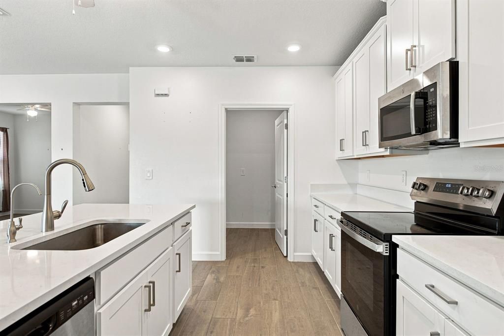 For Rent: $2,500 (2 beds, 2 baths, 1582 Square Feet)
