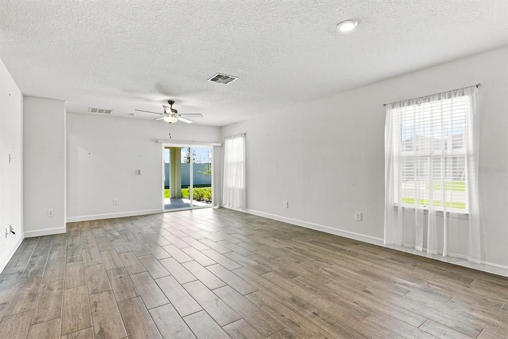 For Rent: $2,500 (2 beds, 2 baths, 1582 Square Feet)