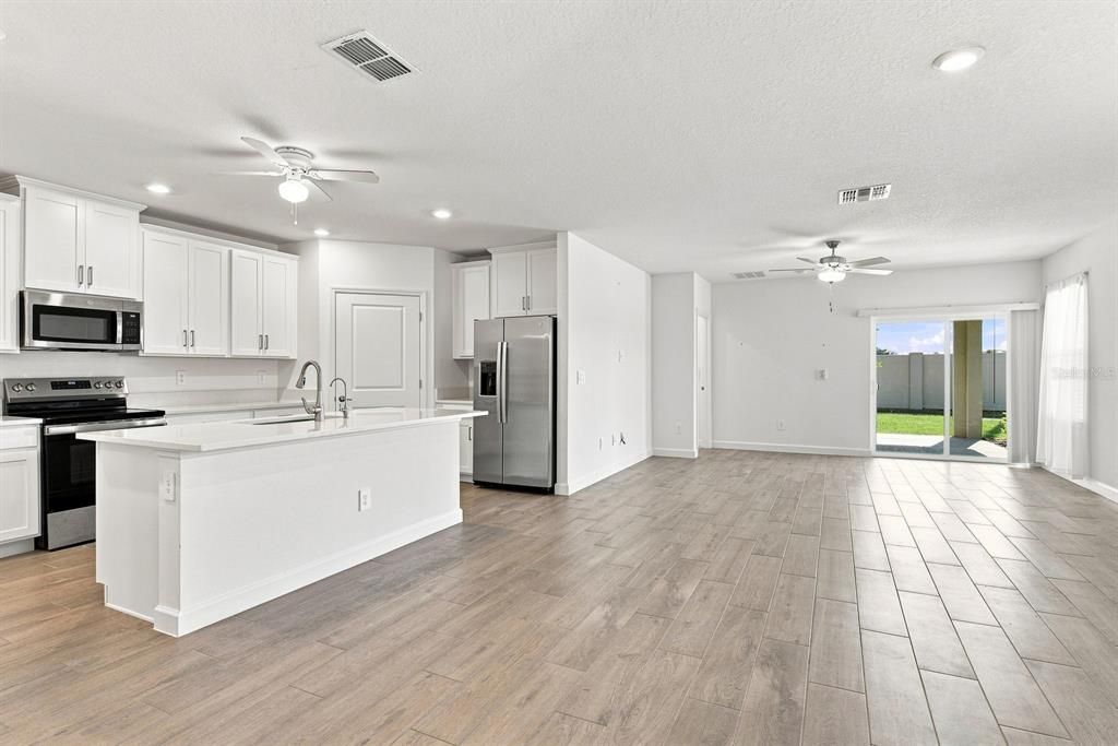 For Rent: $2,500 (2 beds, 2 baths, 1582 Square Feet)