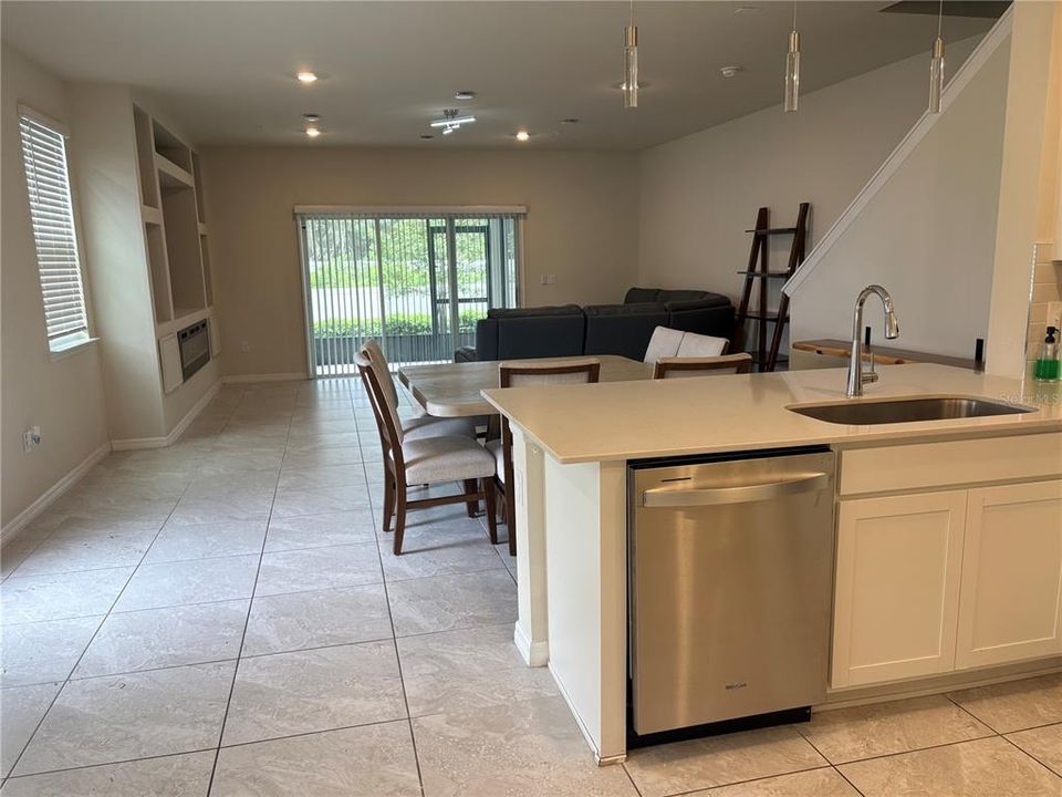 For Rent: $2,450 (3 beds, 2 baths, 1748 Square Feet)