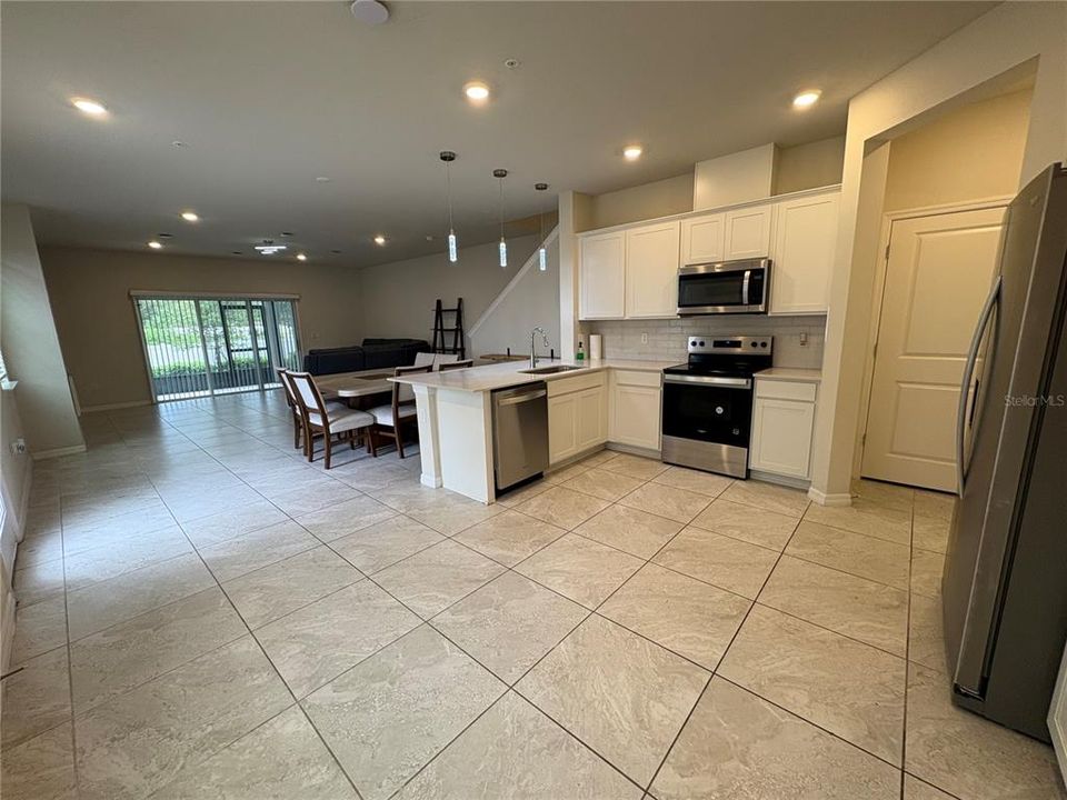For Rent: $2,450 (3 beds, 2 baths, 1748 Square Feet)