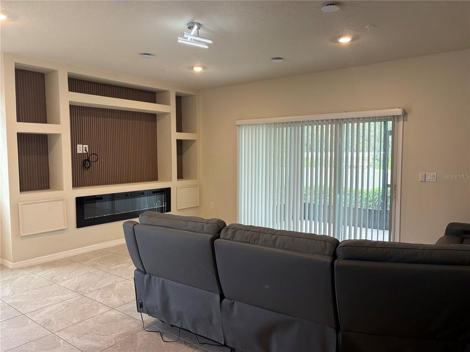 For Rent: $2,450 (3 beds, 2 baths, 1748 Square Feet)