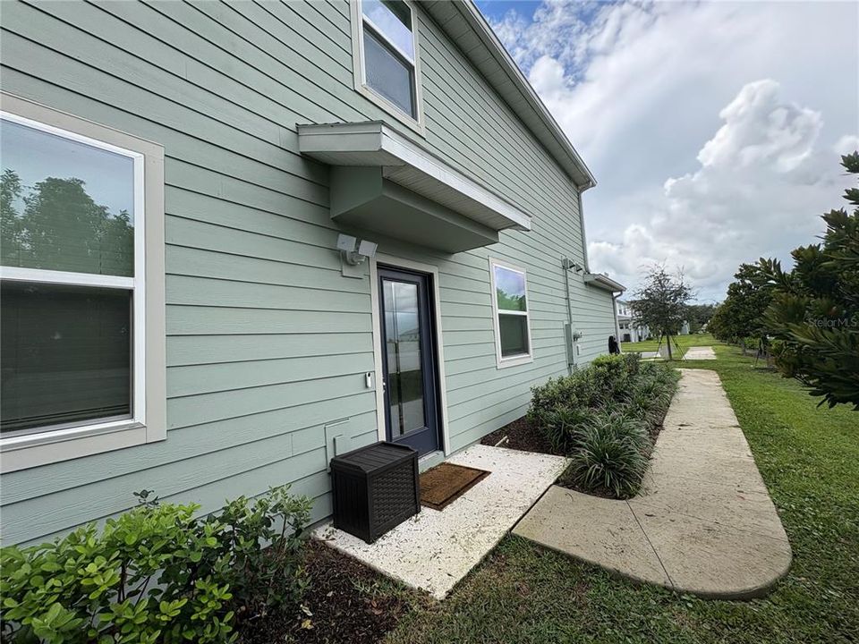 For Rent: $2,450 (3 beds, 2 baths, 1748 Square Feet)