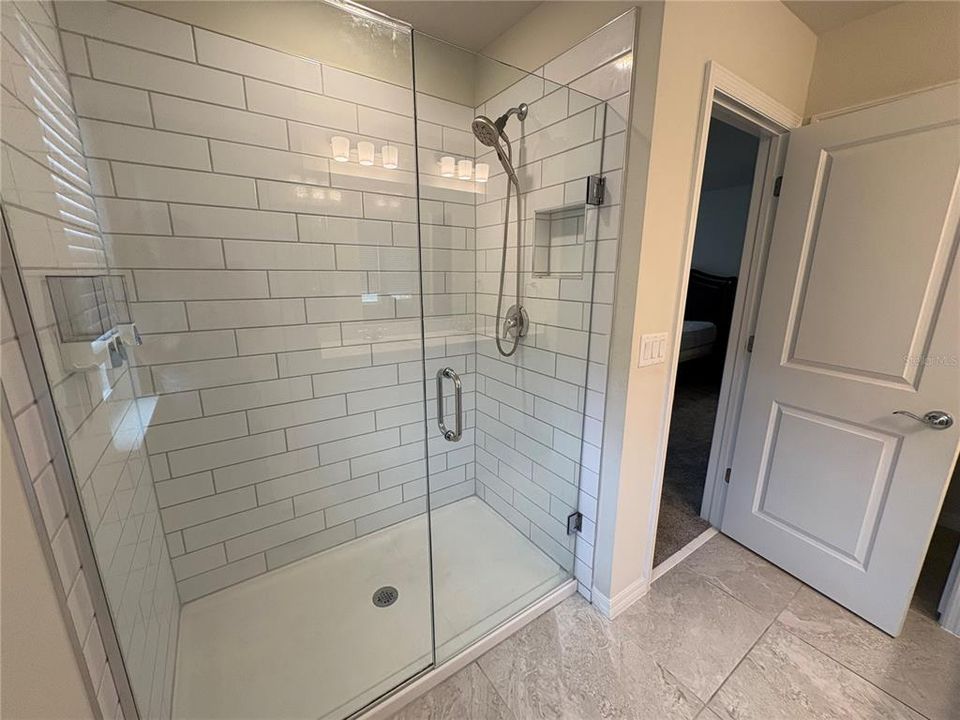 For Rent: $2,450 (3 beds, 2 baths, 1748 Square Feet)
