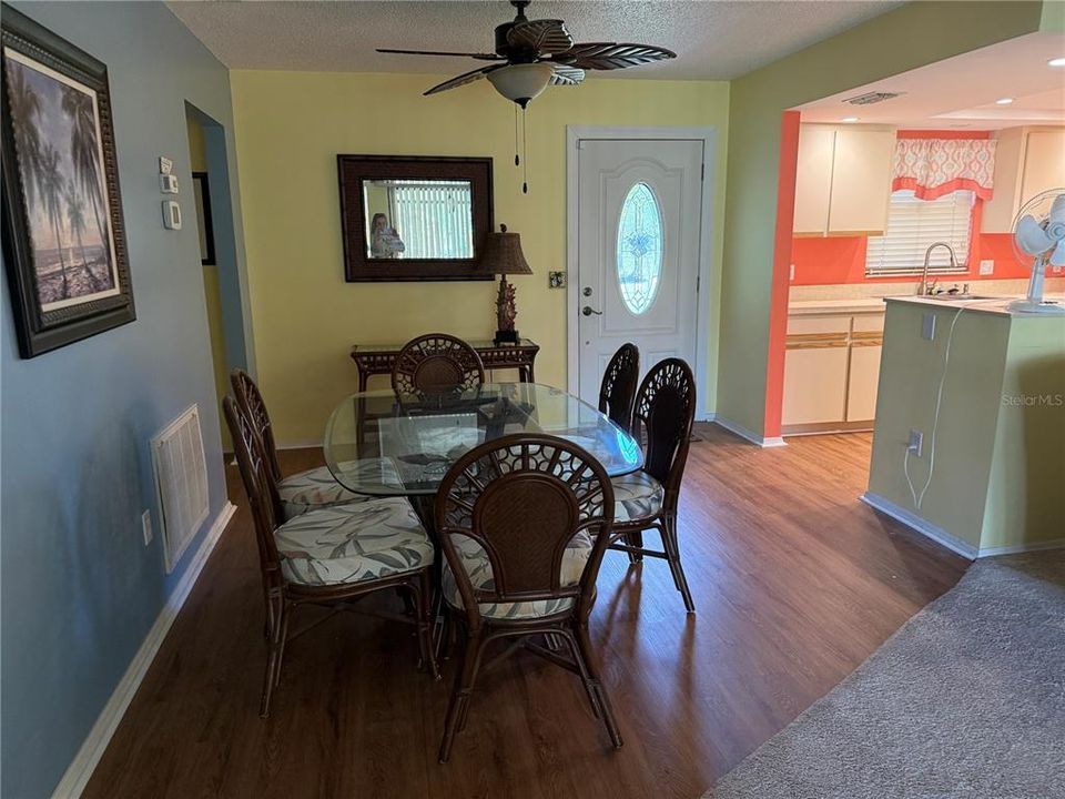 For Sale: $264,900 (3 beds, 2 baths, 1402 Square Feet)