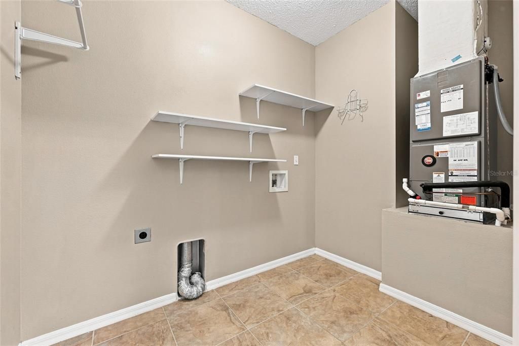 For Sale: $325,000 (3 beds, 2 baths, 1884 Square Feet)