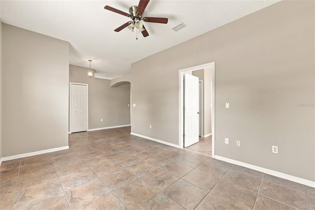 For Sale: $325,000 (3 beds, 2 baths, 1884 Square Feet)