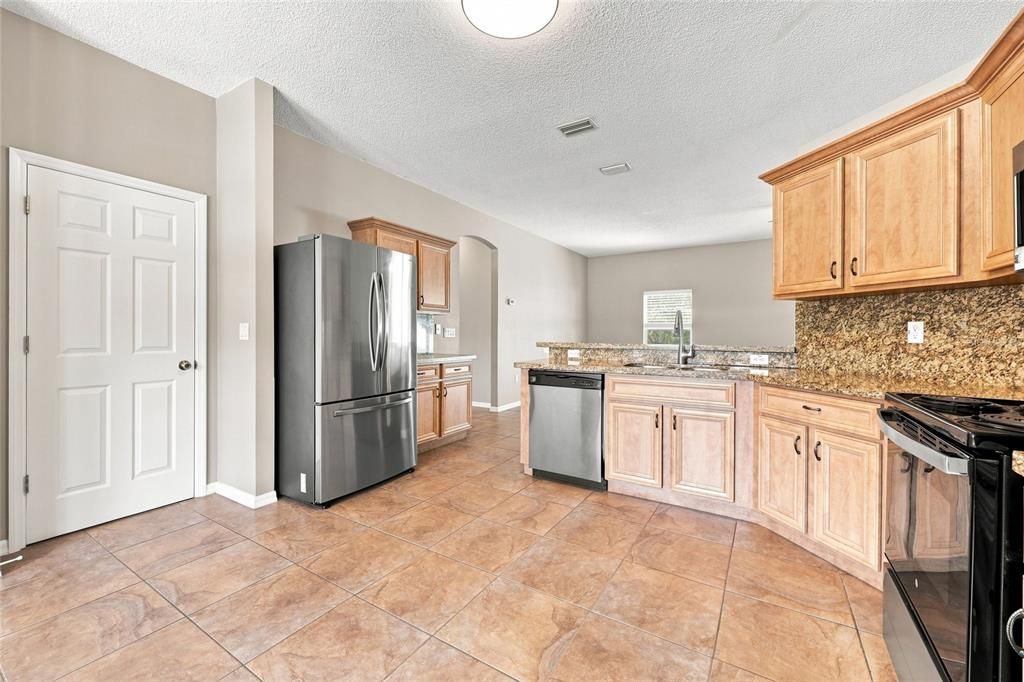 For Sale: $325,000 (3 beds, 2 baths, 1884 Square Feet)