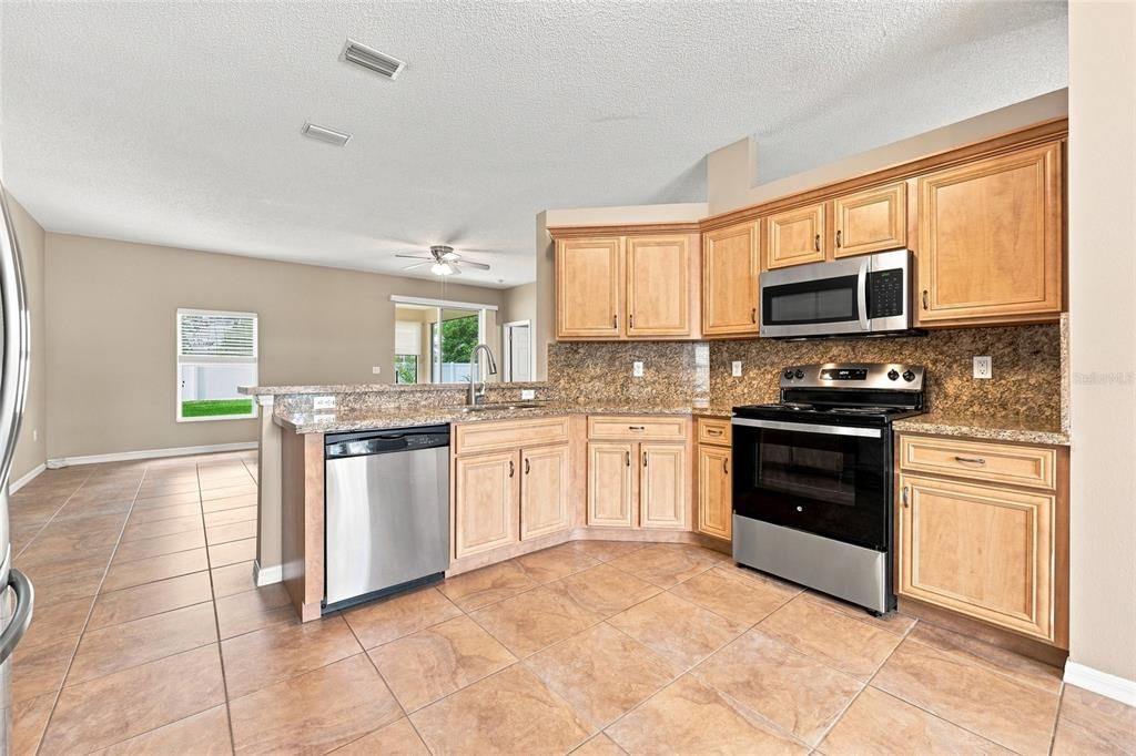 For Sale: $325,000 (3 beds, 2 baths, 1884 Square Feet)