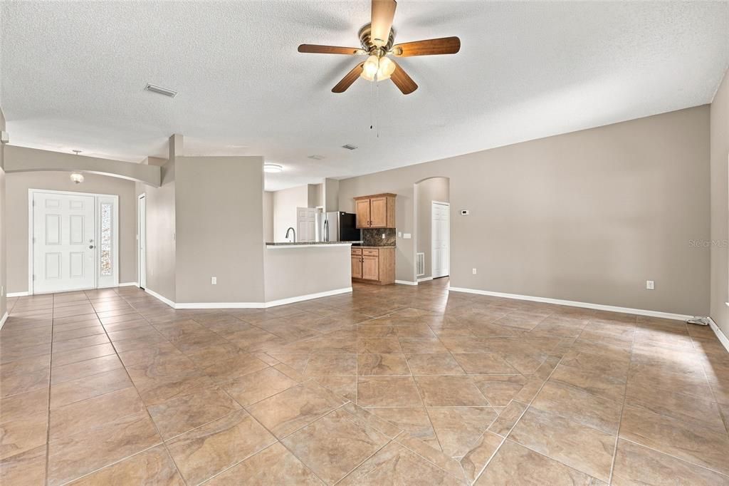 For Sale: $325,000 (3 beds, 2 baths, 1884 Square Feet)