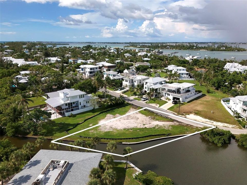For Sale: $995,000 (0.18 acres)