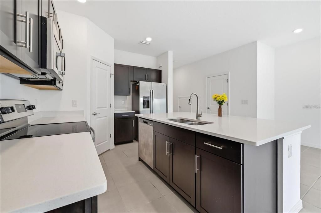 For Rent: $1,950 (3 beds, 2 baths, 1373 Square Feet)